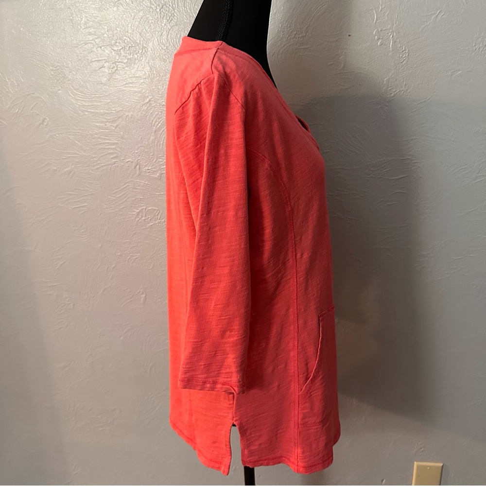 Liz Claiborne Weekend Coral V-Neck Top | Size Medium - Picture 5 of 7
